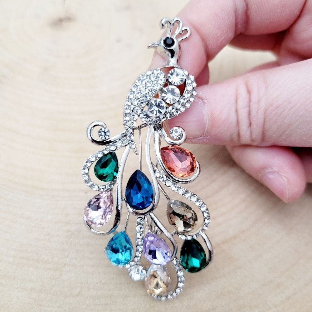 Brand New Silver Colour Rhinestone Peacock Brooch Pin